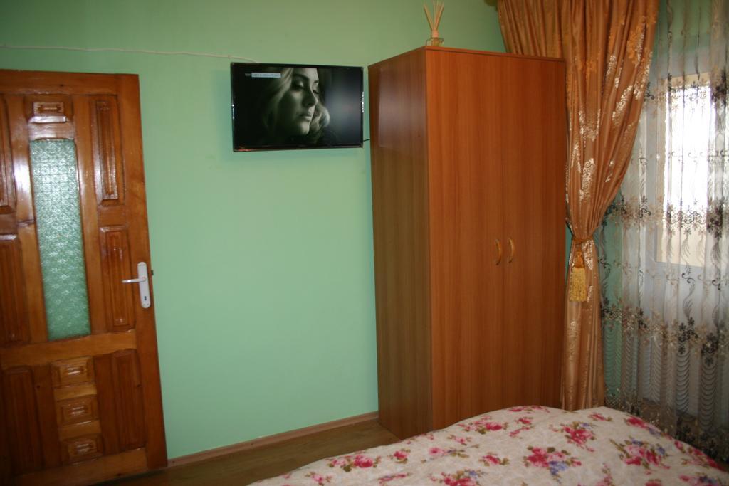 Апартаменты Salonul Rosu Бакэу Экстерьер фото