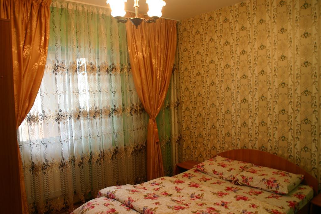 Апартаменты Salonul Rosu Бакэу Экстерьер фото