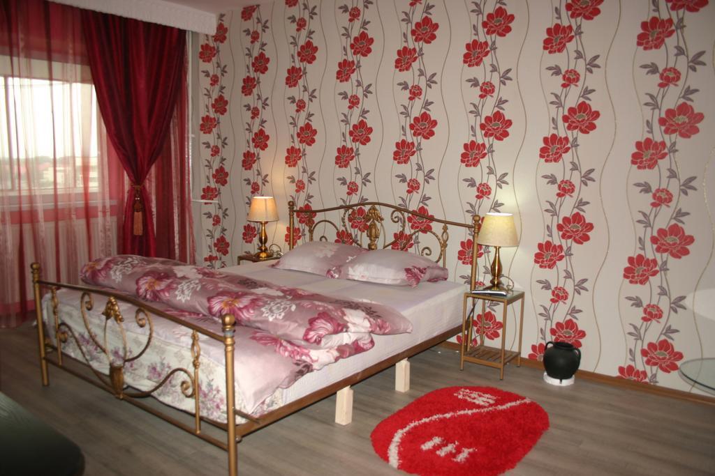 Апартаменты Salonul Rosu Бакэу Экстерьер фото